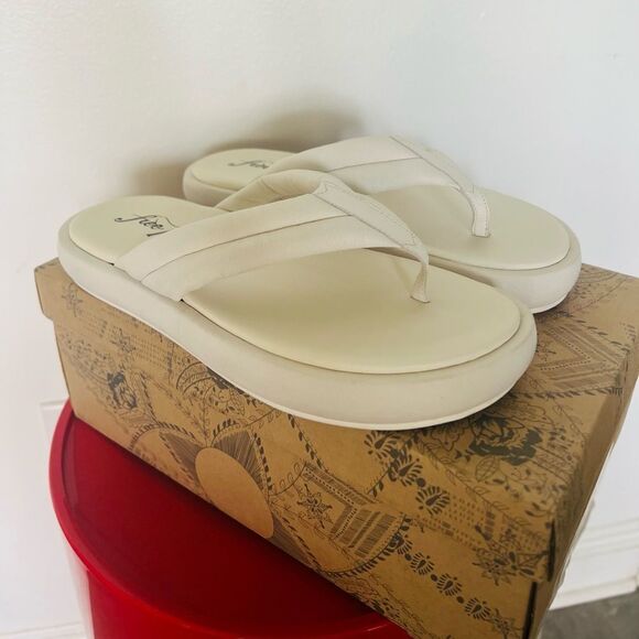 FREE PEOPLE Wonderland Leather Sandal Flip Flop, Size 8, (38 EU) White, NWT - Picture 10 of 17